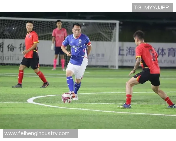 上海足球队比赛经验引发热议球迷对战术选择和球员表现展开激烈讨论